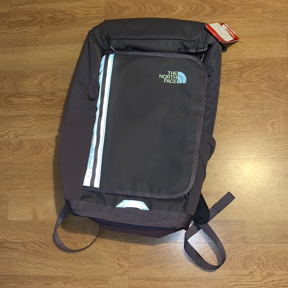 NWT The North Face Fuse Box Charged Backpack